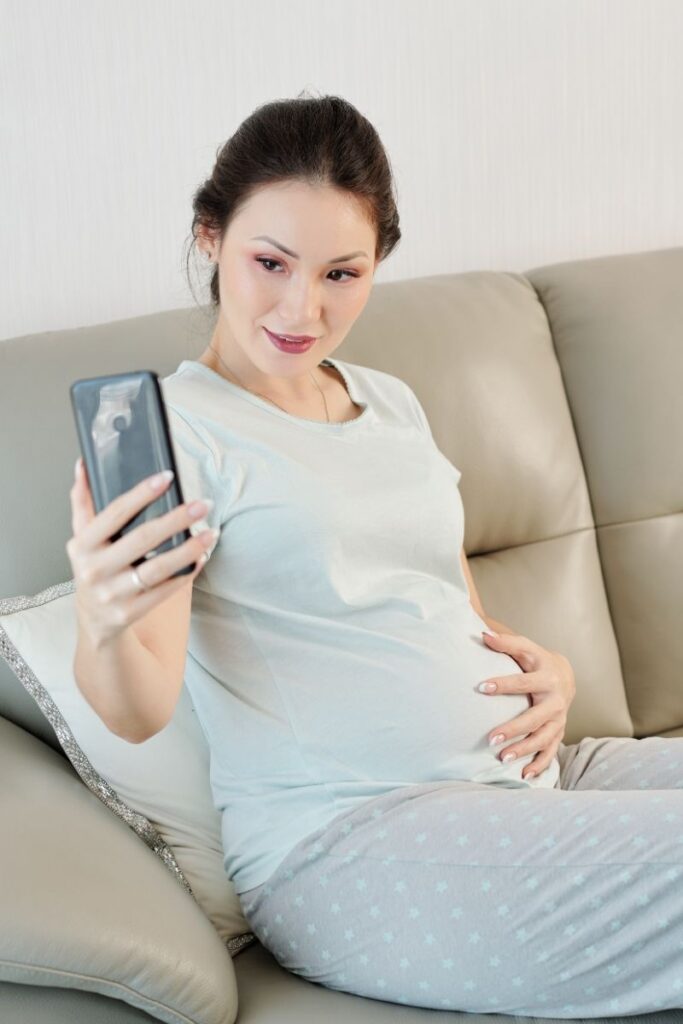 document your pregnancy journey with photos