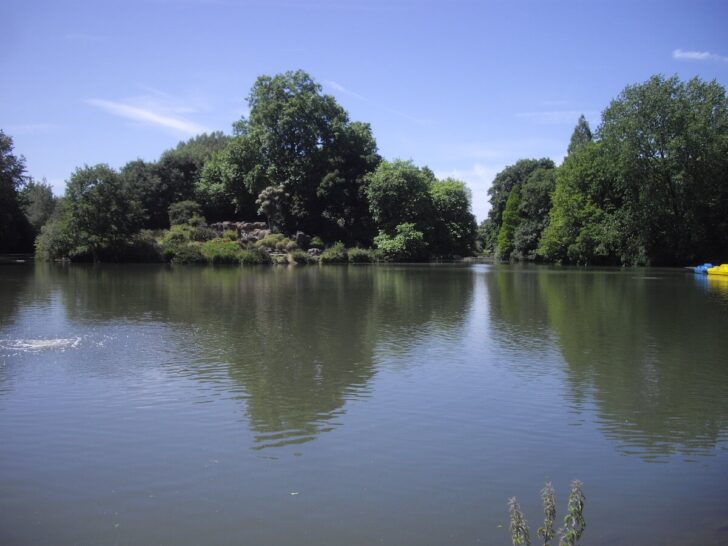 PAUL FARMER / The boating lake at Battersea Park