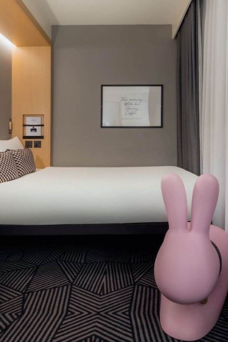 capsule hotel