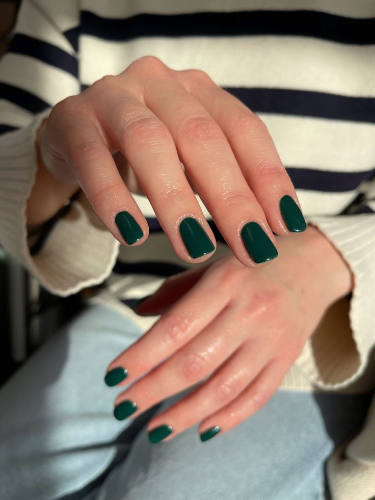 emerald green nails