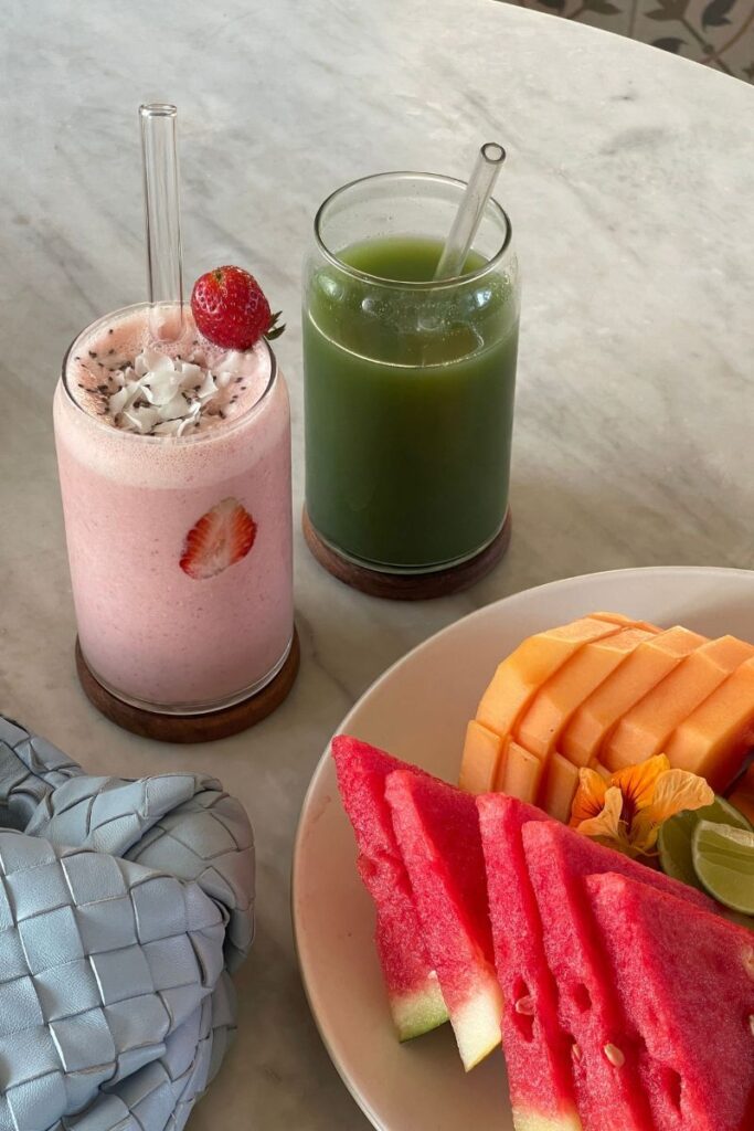green juice and pink smoothie