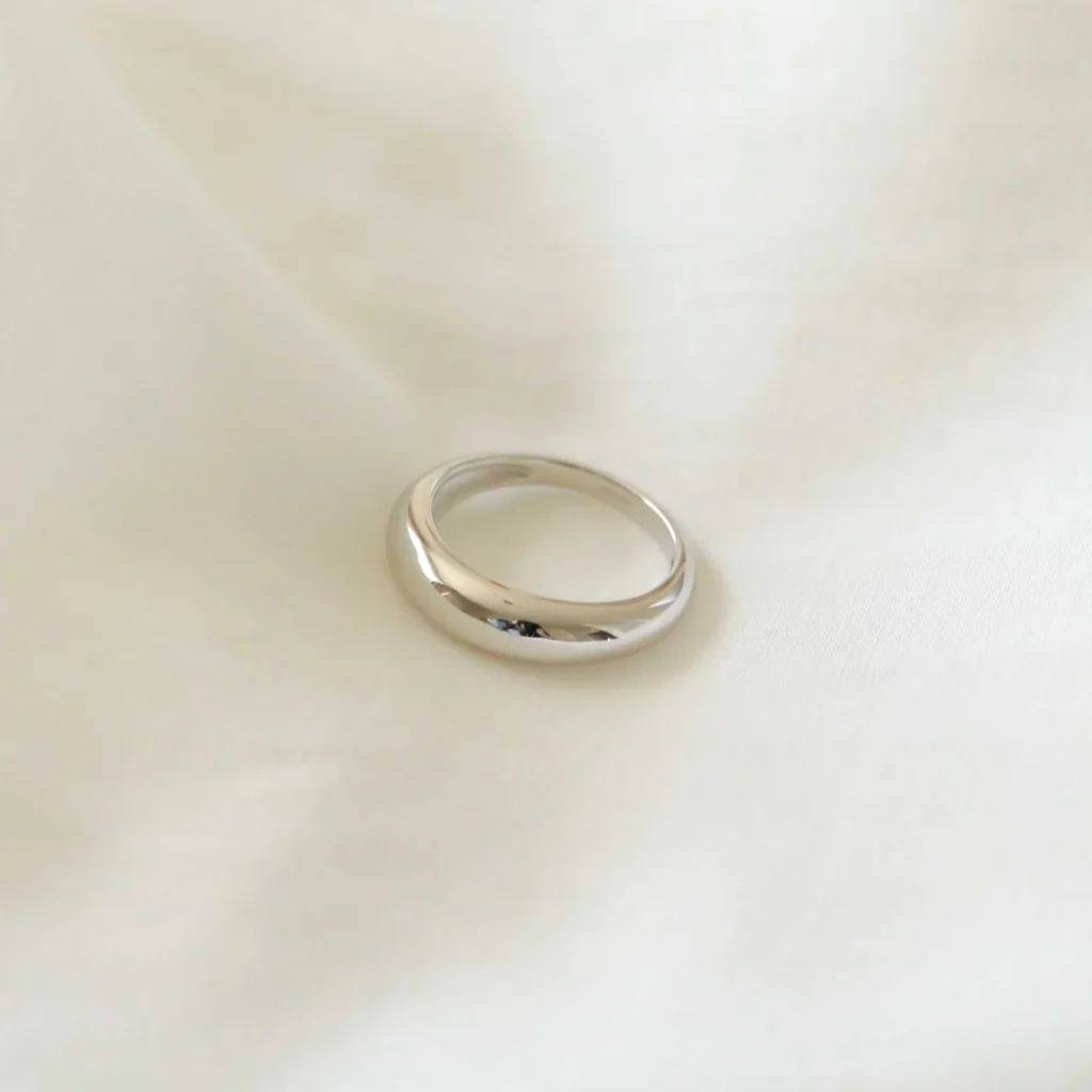 Chunky Dome Ring – Astrid & Miyu